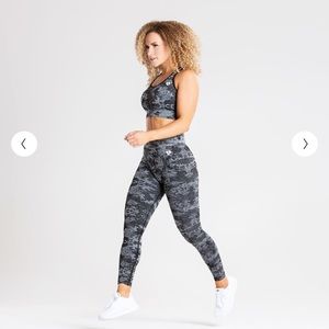 NWT Women’s Best Black Camo Leggings